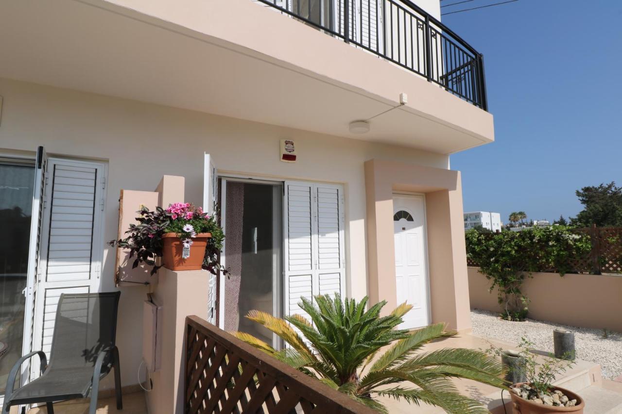 The Paradise Townhouses By Taimoura Paphos Ngoại thất bức ảnh